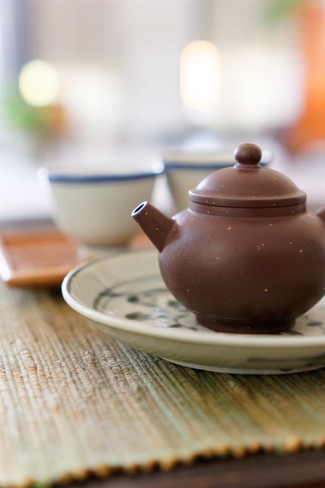 A zisha teapot with duanni "stars"